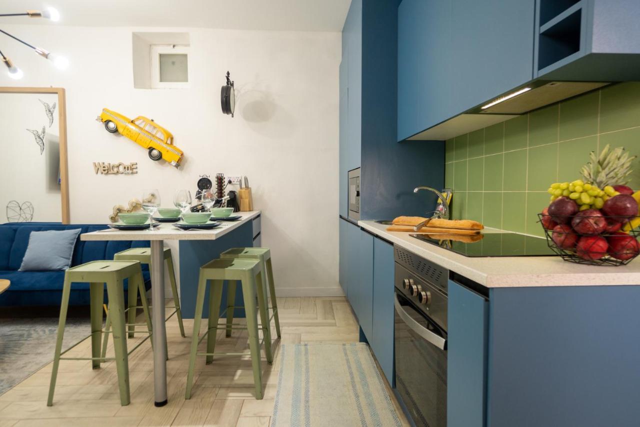 Cozy Apartment Puerta Del Sol & Private Patio マドリード エクステリア 写真