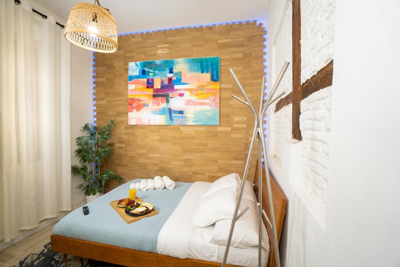 Cozy Apartment Puerta Del Sol & Private Patio マドリード エクステリア 写真