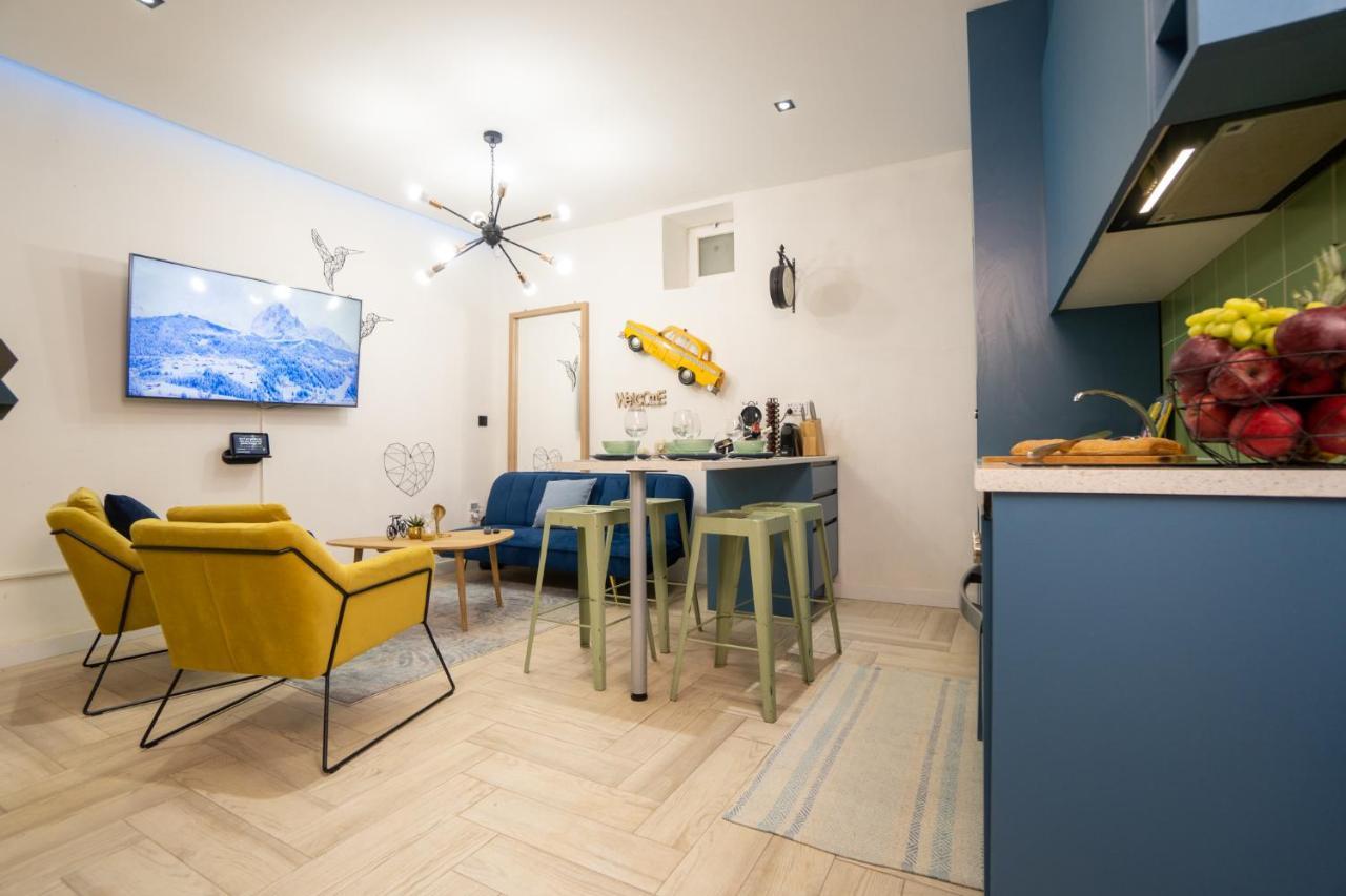 Cozy Apartment Puerta Del Sol & Private Patio マドリード エクステリア 写真