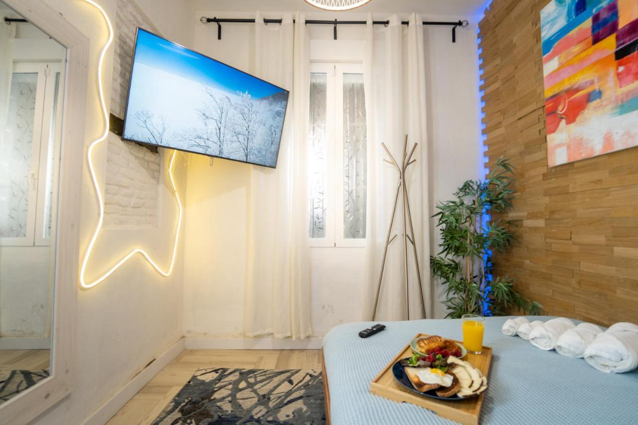 Cozy Apartment Puerta Del Sol & Private Patio マドリード エクステリア 写真