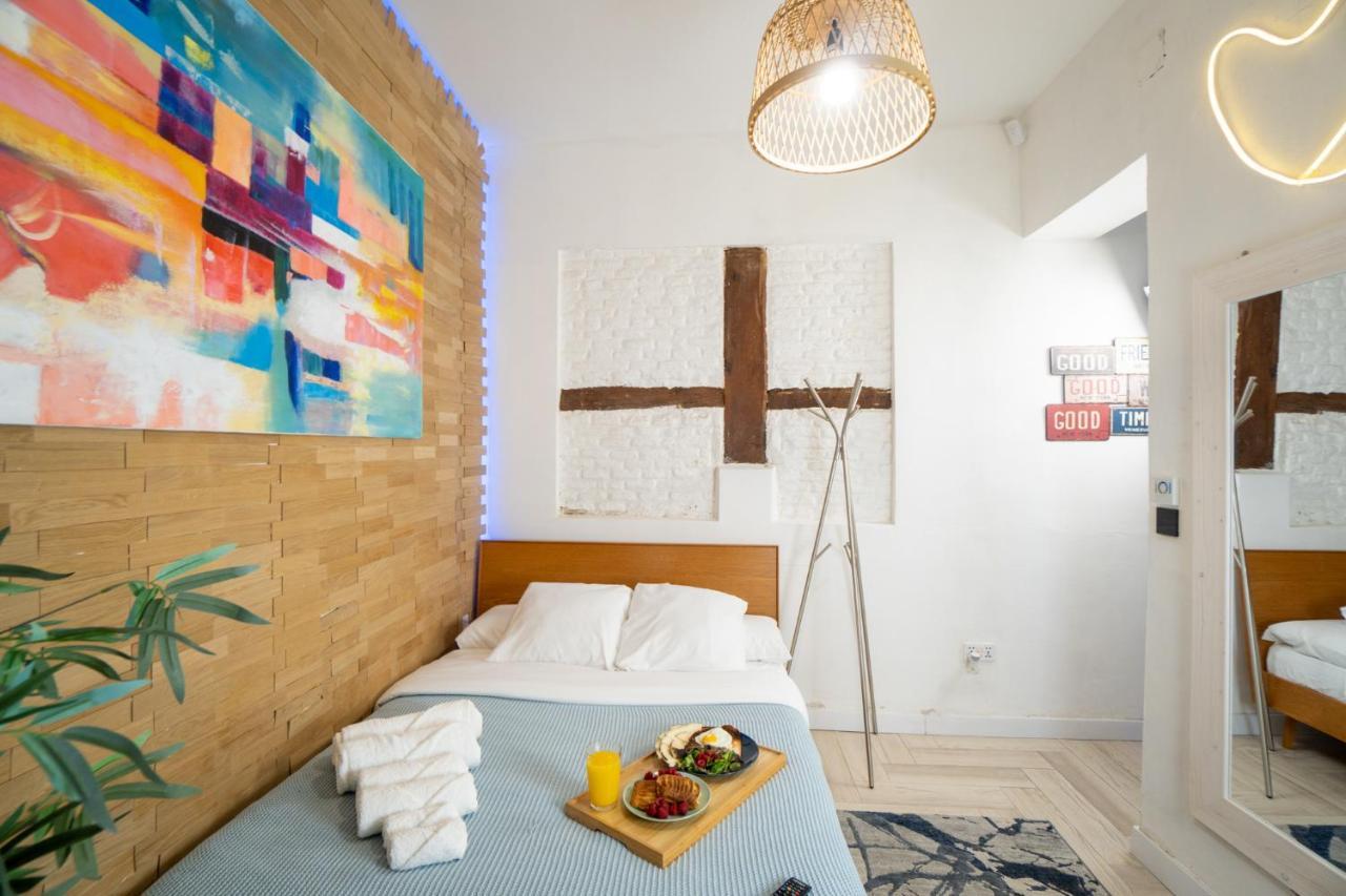 Cozy Apartment Puerta Del Sol & Private Patio マドリード エクステリア 写真
